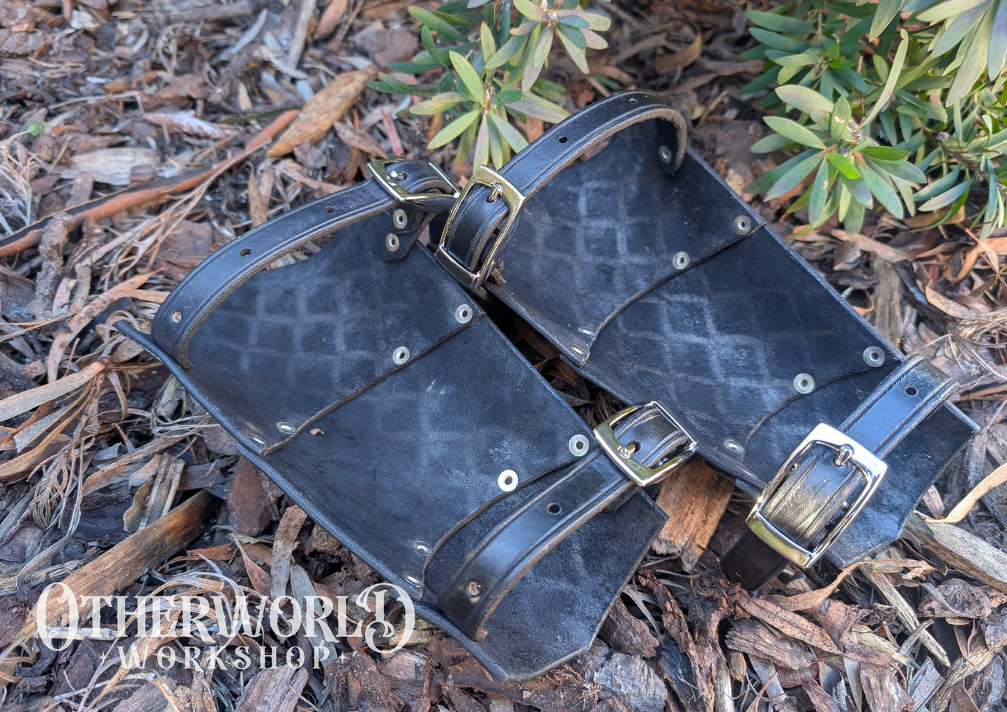 Leather Dragonscale Bracers Set