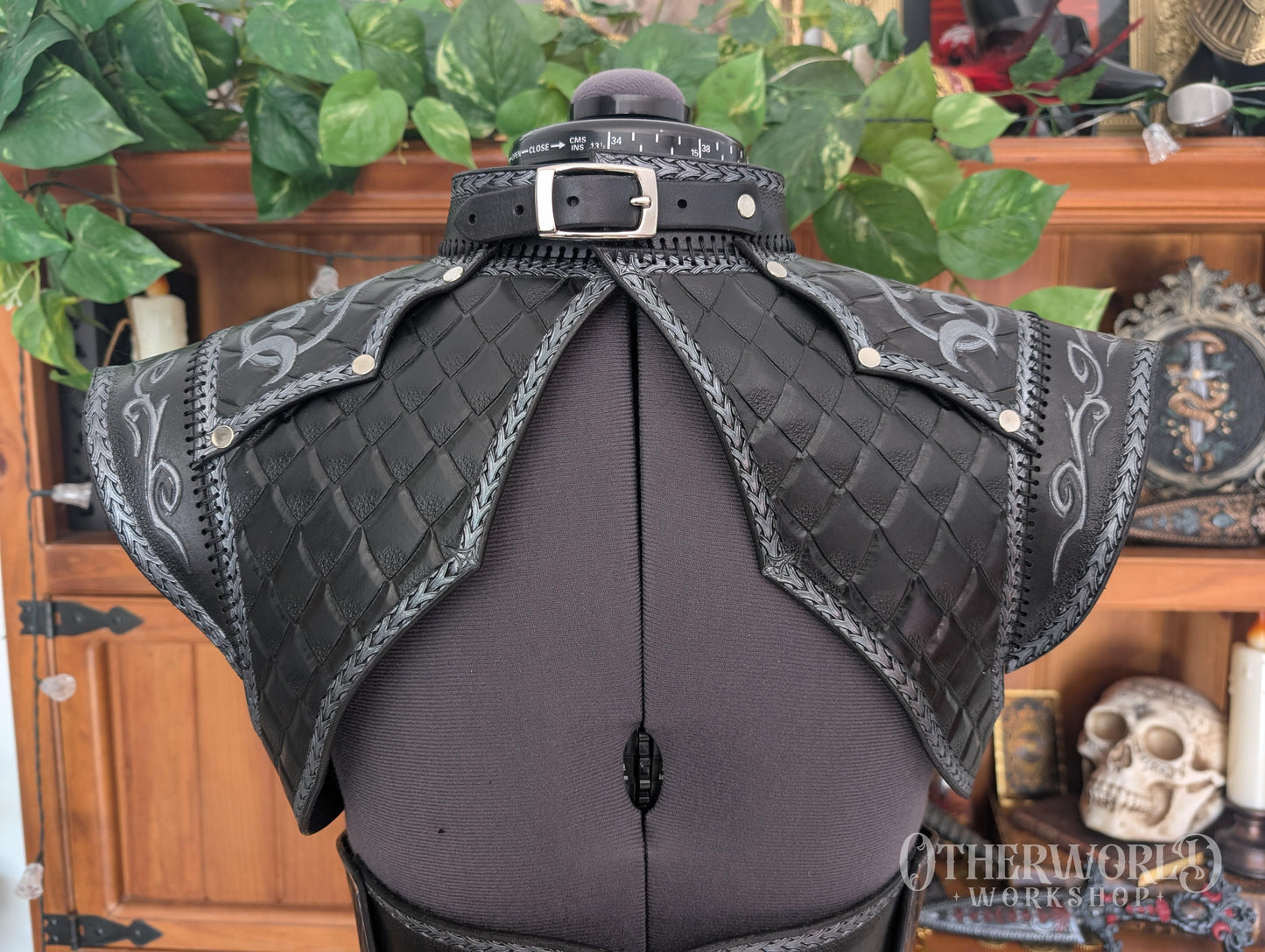 Leather Dragonscale Shoulder Mantle