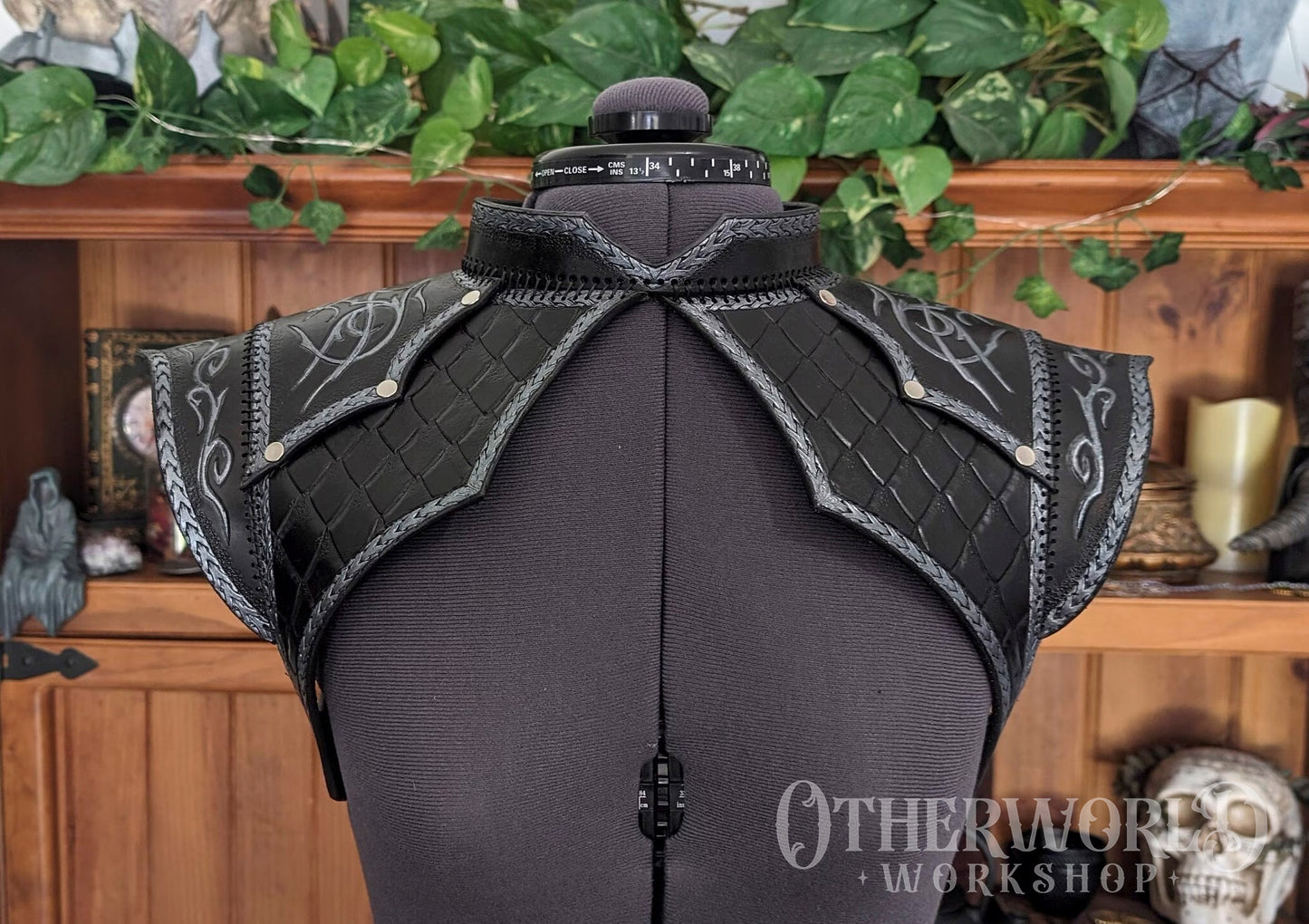 Leather Dragonscale Shoulder Mantle | *Preorder*