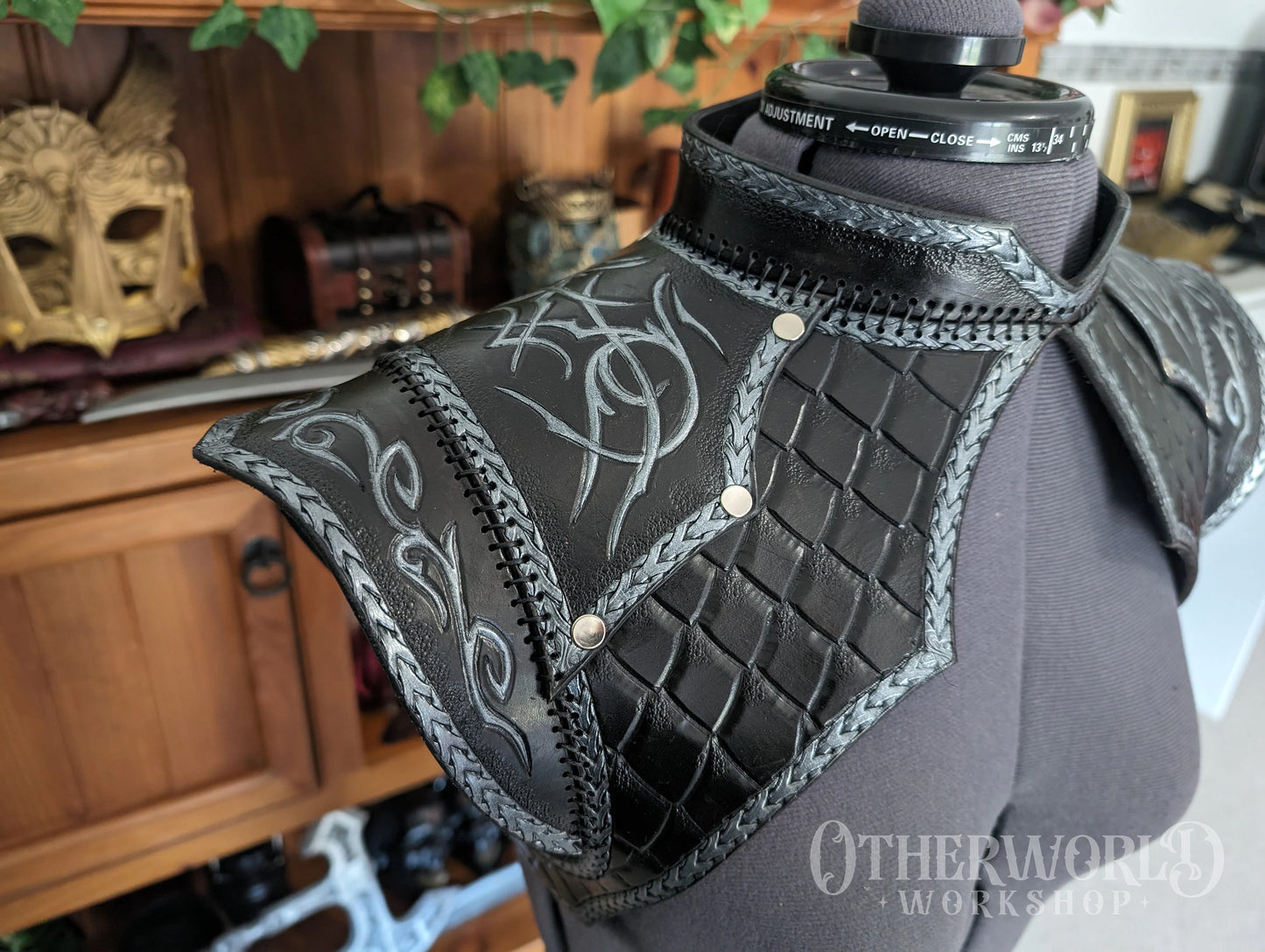 Leather Dragonscale Shoulder Mantle | *Preorder*