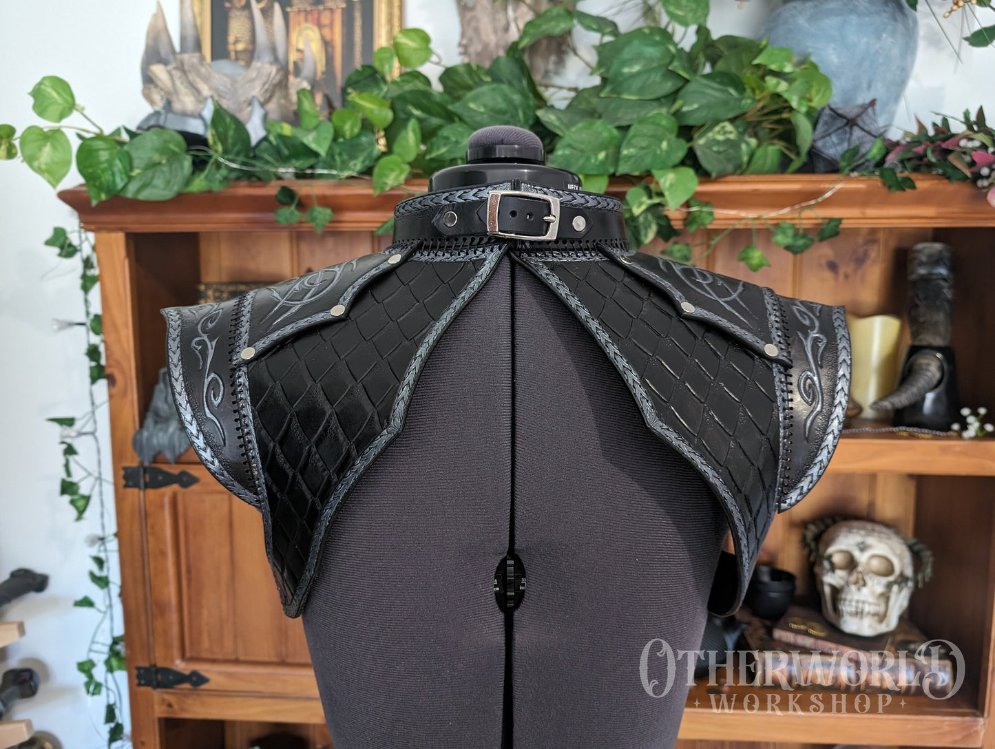 Leather Dragonscale Shoulder Mantle | *Preorder*