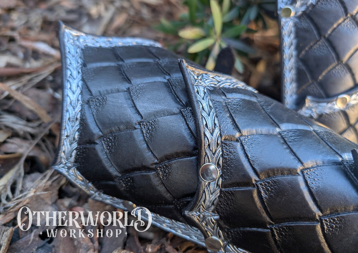 Leather Dragonscale Bracers Set