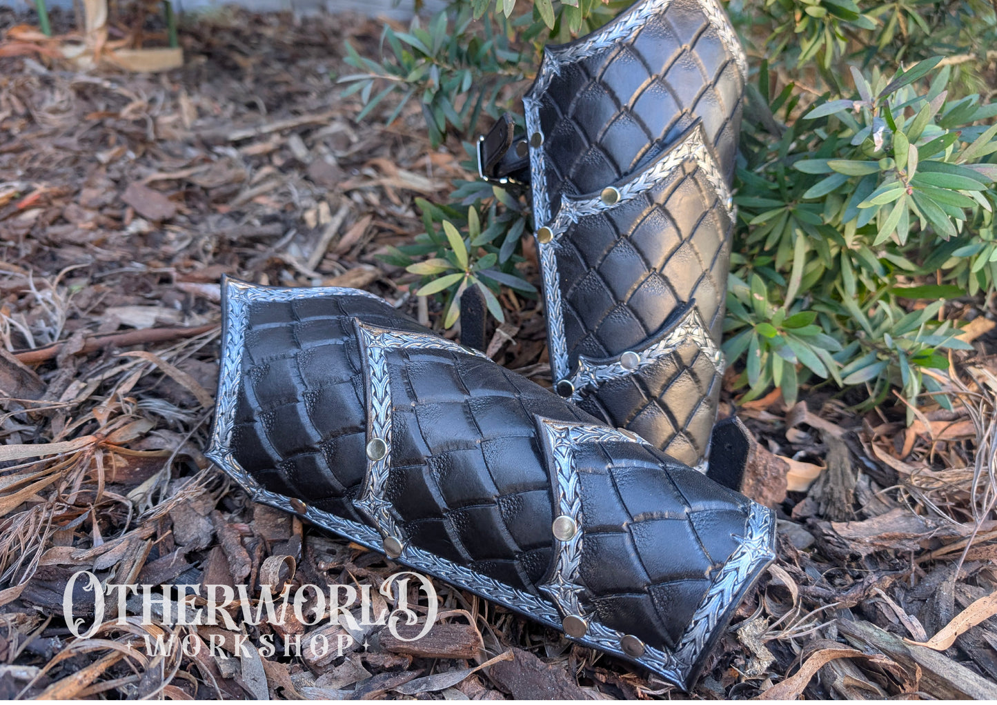 Leather Dragonscale Bracers Set
