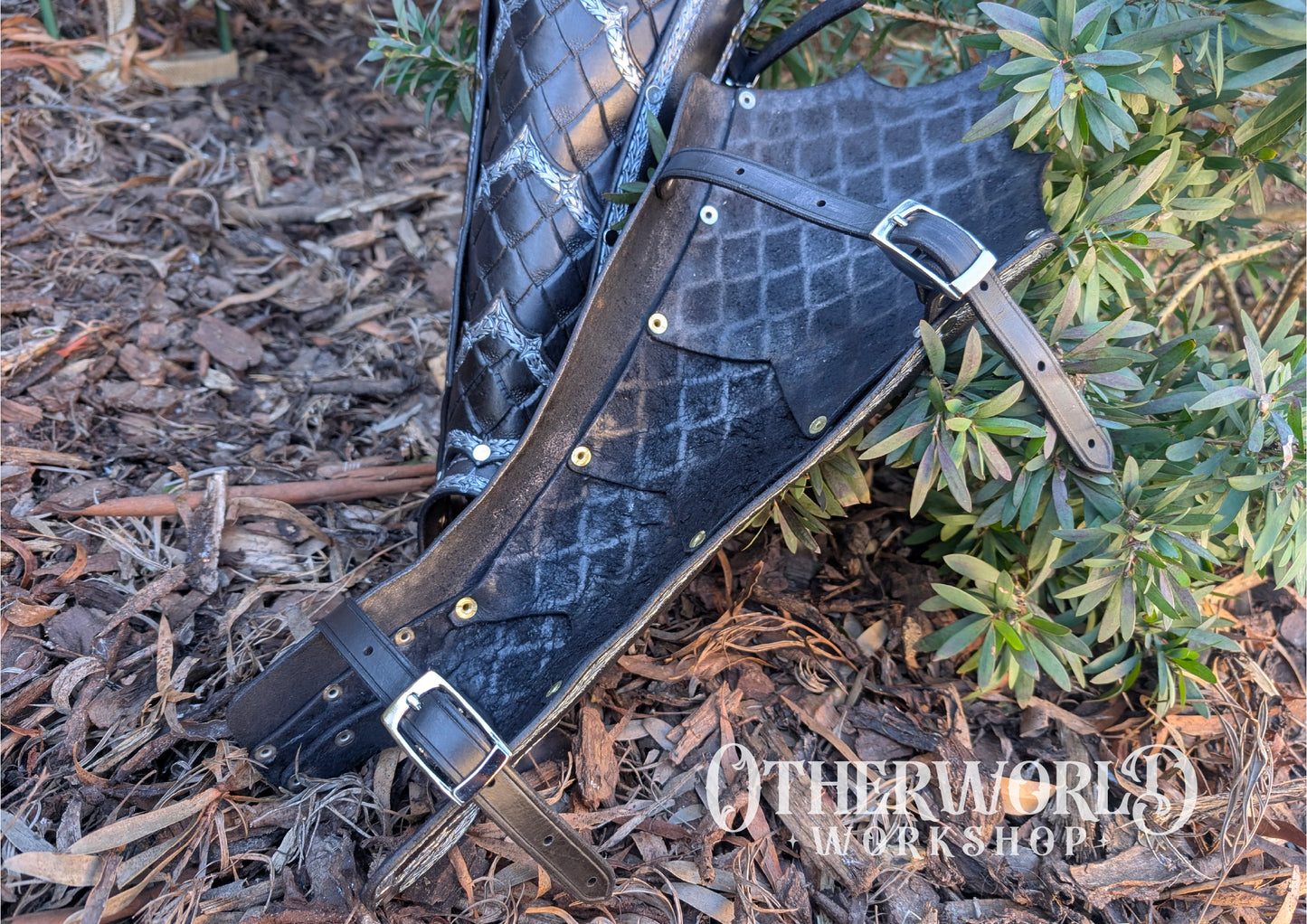 Leather Dragonscale Greaves Set