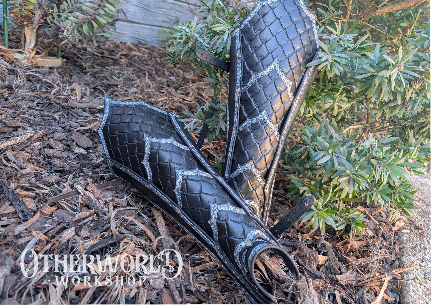 Leather Dragonscale Greaves Set