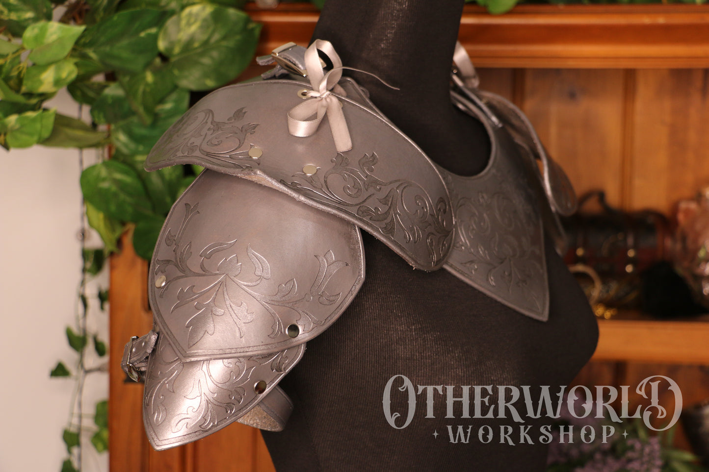 Leather Silver Etched Gorget & Pauldrons Set | S