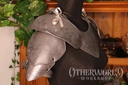 Leather Silver Etched Gorget & Pauldrons Set | S