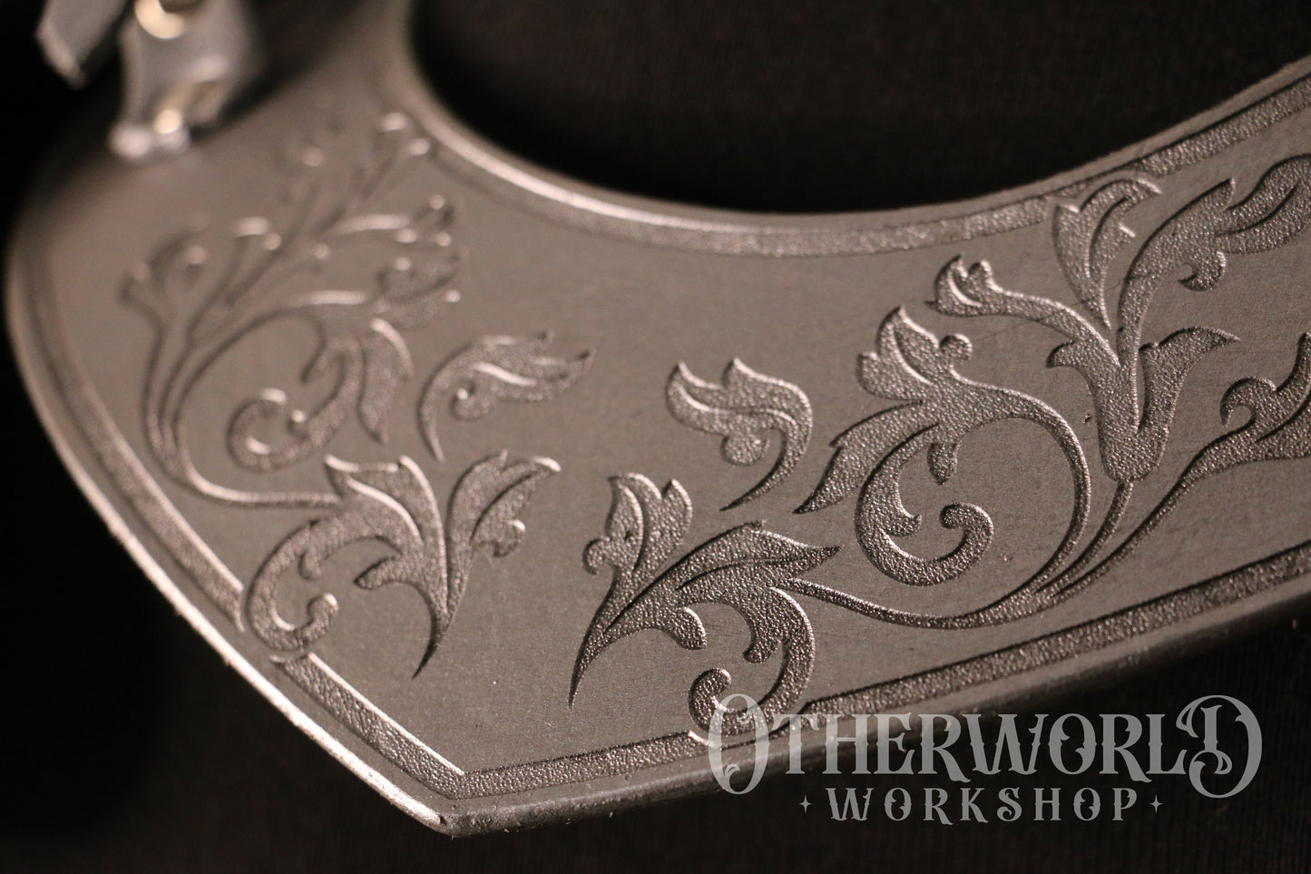 Leather Silver Etched Gorget & Pauldrons Set | S