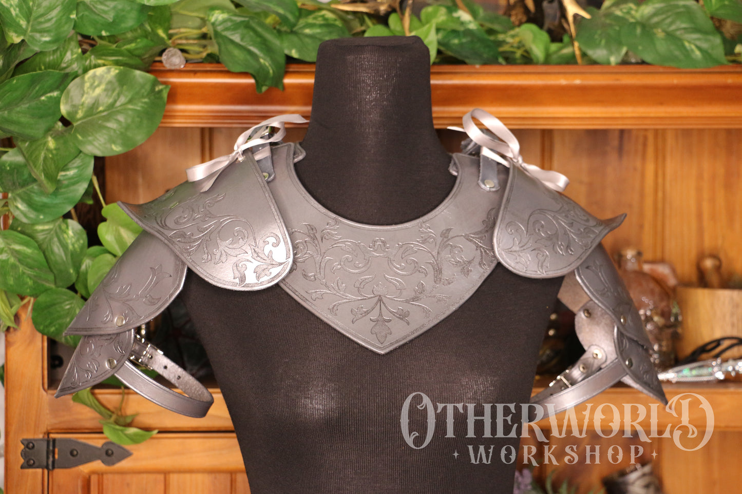 Leather Silver Etched Gorget & Pauldrons Set | S