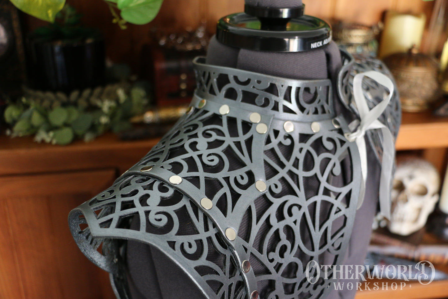 Leather Vine Thorn Shoulder Mantle | Silver