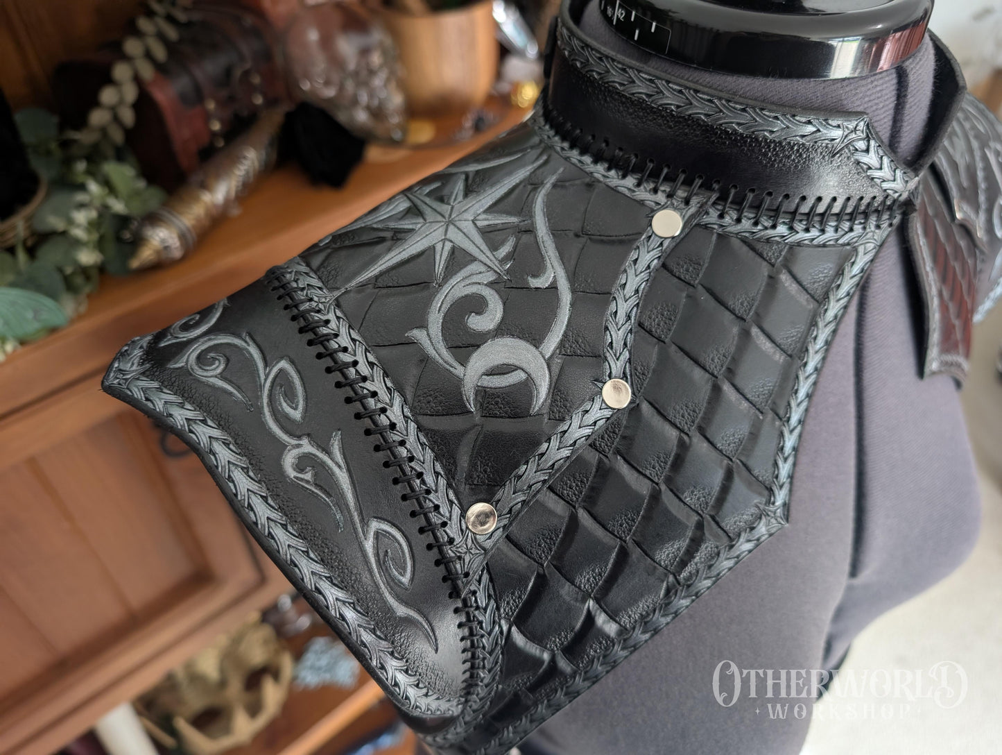 Leather Dragonscale Shoulder Mantle