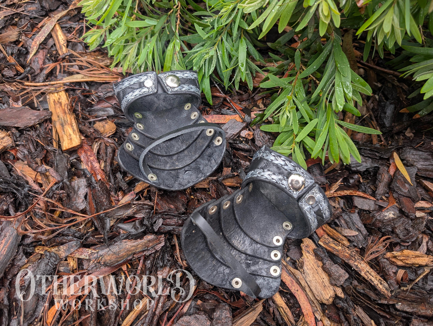 Leather Dragonscale Mini Gauntlet Set | S