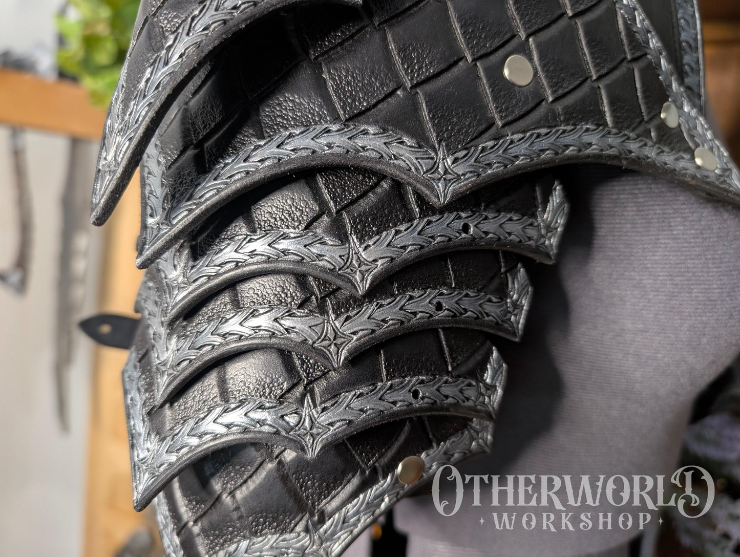 Leather Dragonscale Single Pauldron Harness