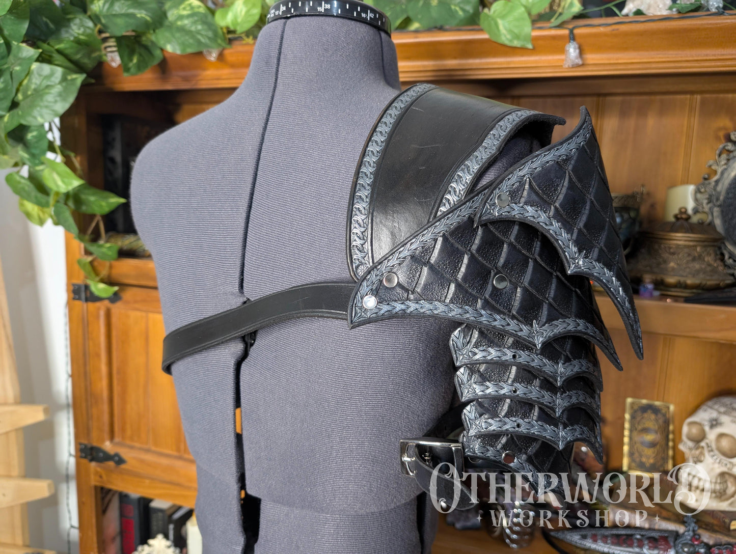 Leather Dragonscale Single Pauldron Harness