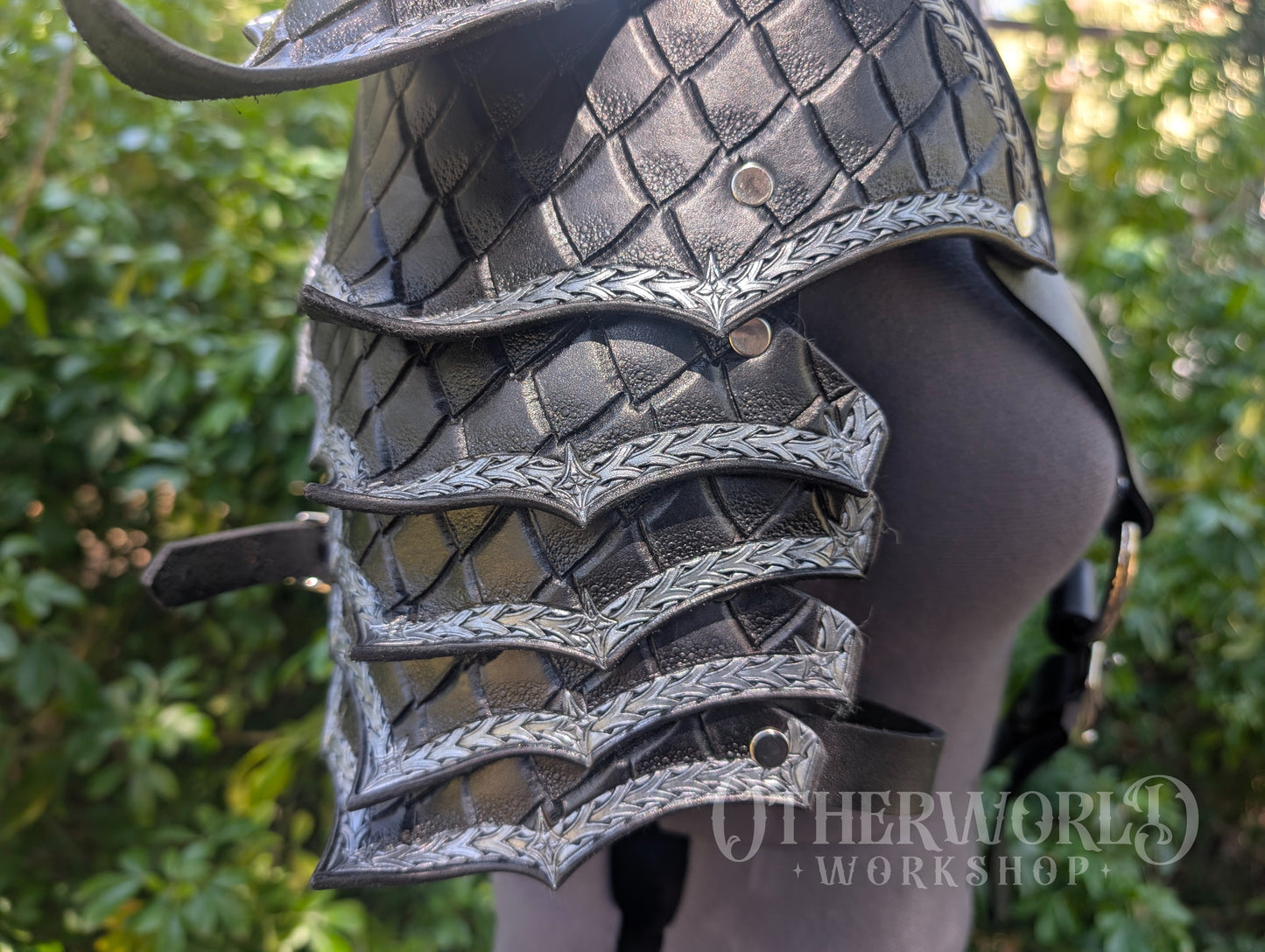 Leather Dragonscale Single Pauldron Harness