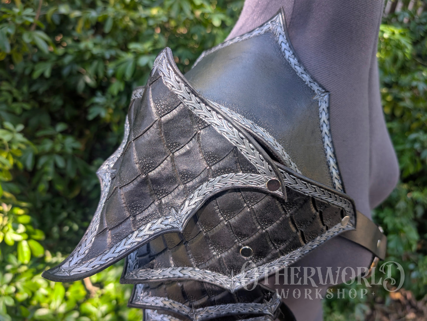 Leather Dragonscale Single Pauldron Harness