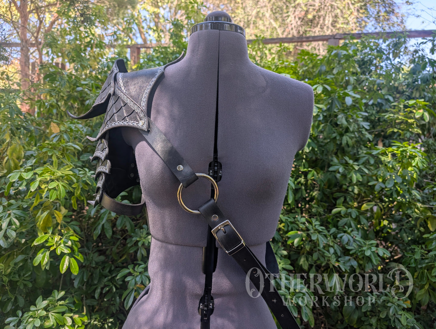 Leather Dragonscale Single Pauldron Harness