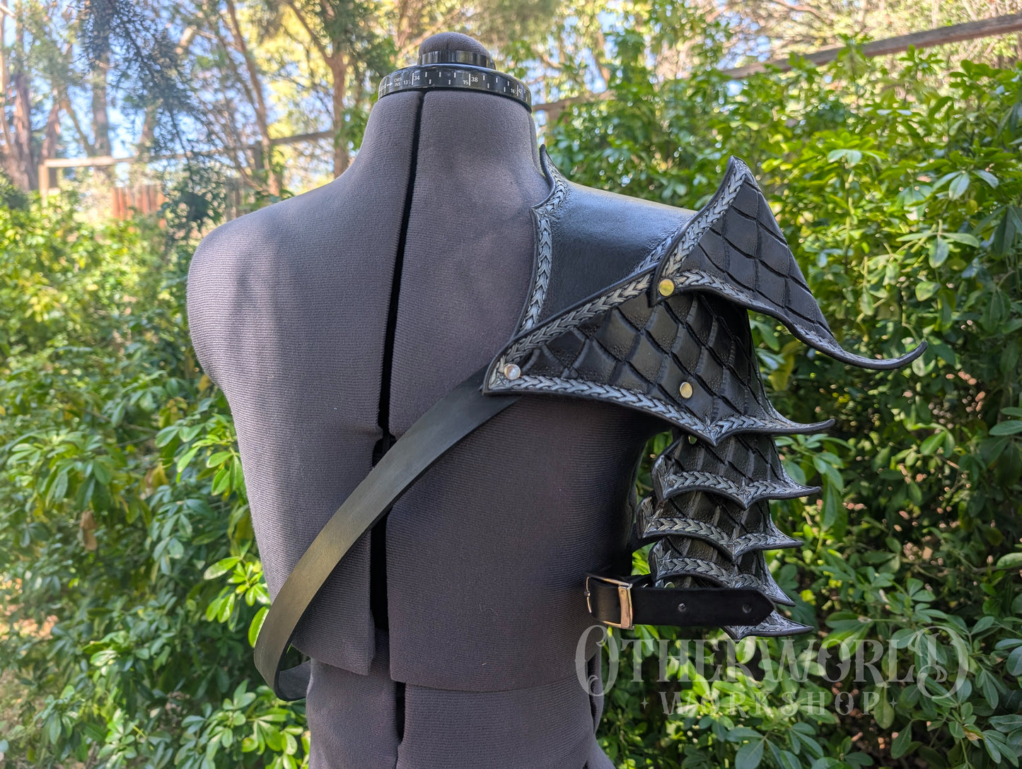 Leather Dragonscale Single Pauldron Harness