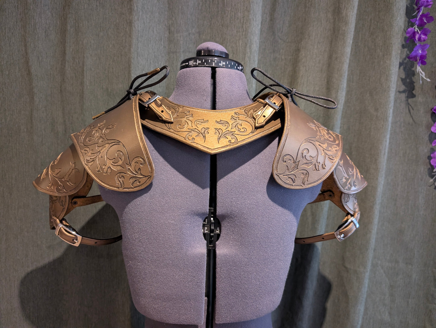 Leather Etched Gorget & Pauldrons Set